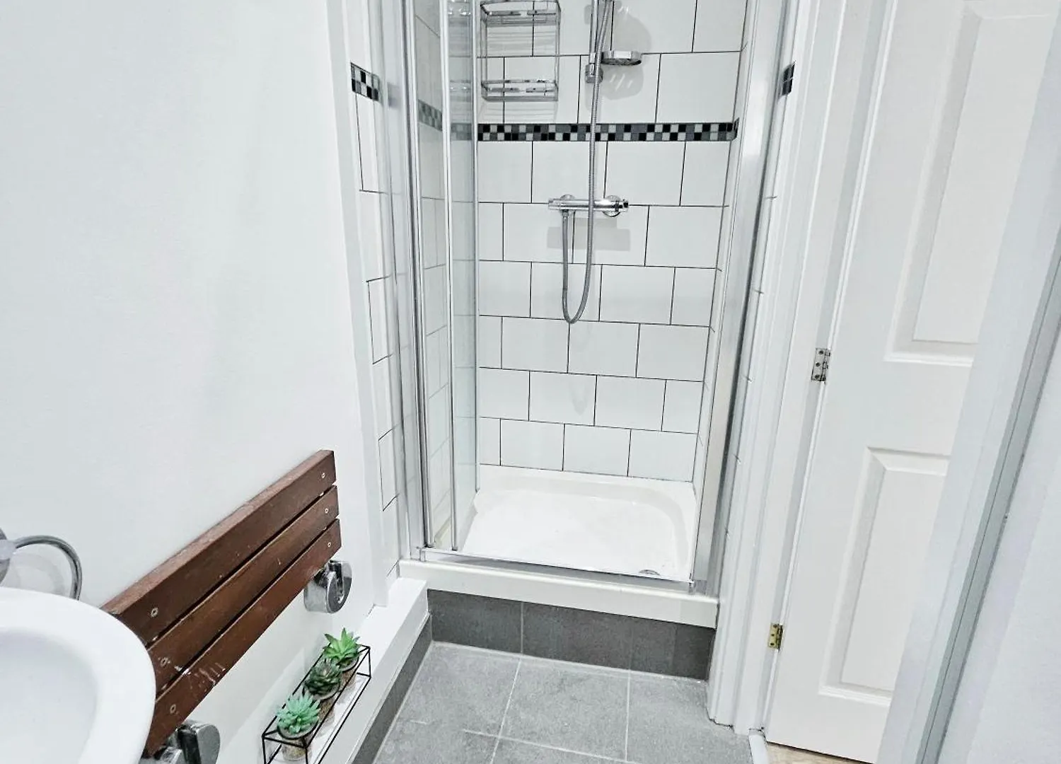 Gdy1 - The Green Dragon Apartment London